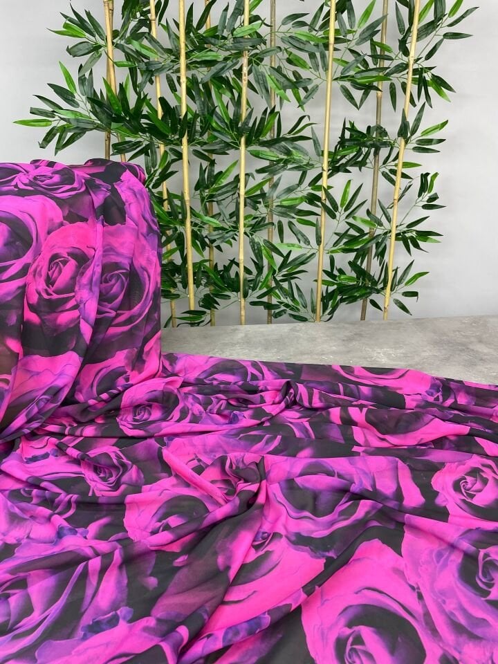 Büyük Gül Desen Elbiselik Şifon Kumaş