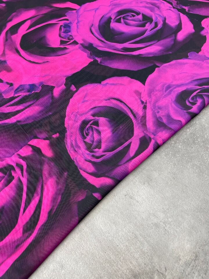 Büyük Gül Desen Elbiselik Şifon Kumaş