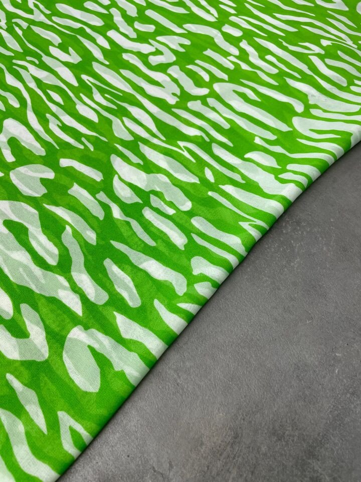 Yeşil Leopar Desen Elbiselik Şifon Kumaş
