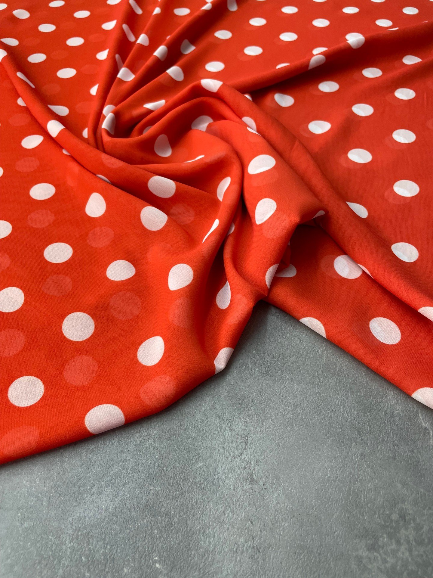 Turuncu Puantiye Desen Elbiselik Şifon Kumaş