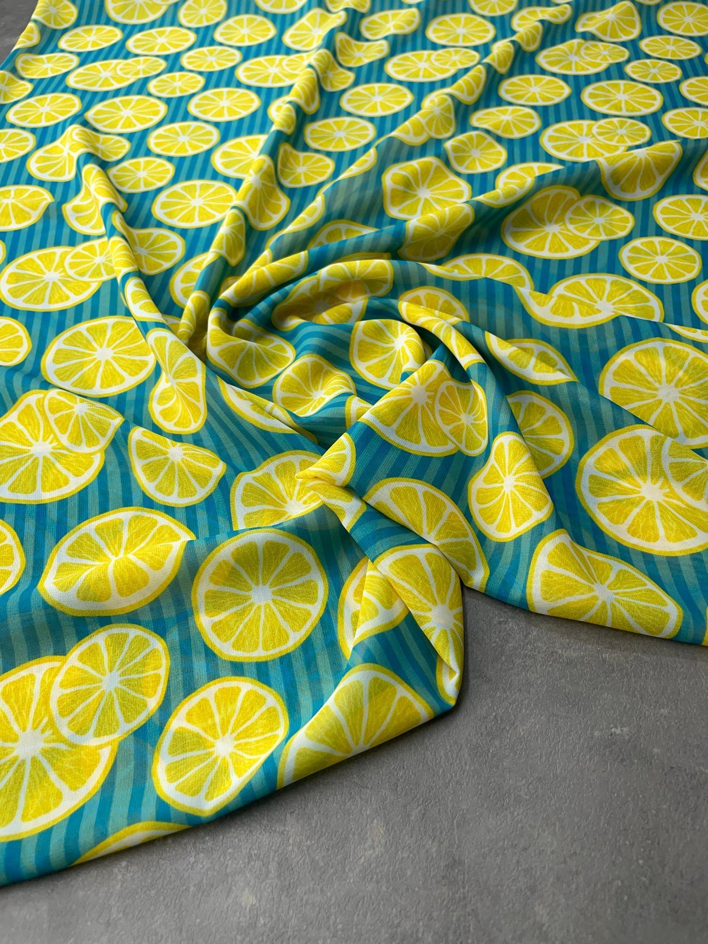 Limon Desen Elbiselik Şifon Kumaş