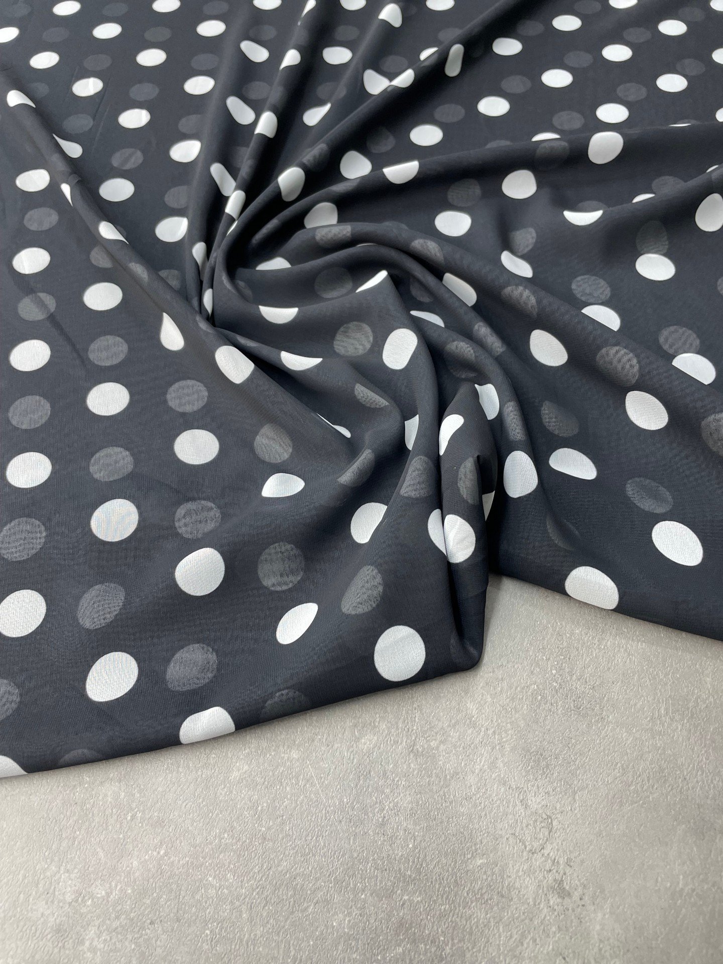 Siyah Puantiye Desen Elbiselik Şifon Kumaş