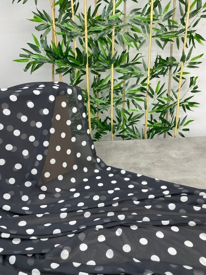 Siyah Puantiye Desen Elbiselik Şifon Kumaş