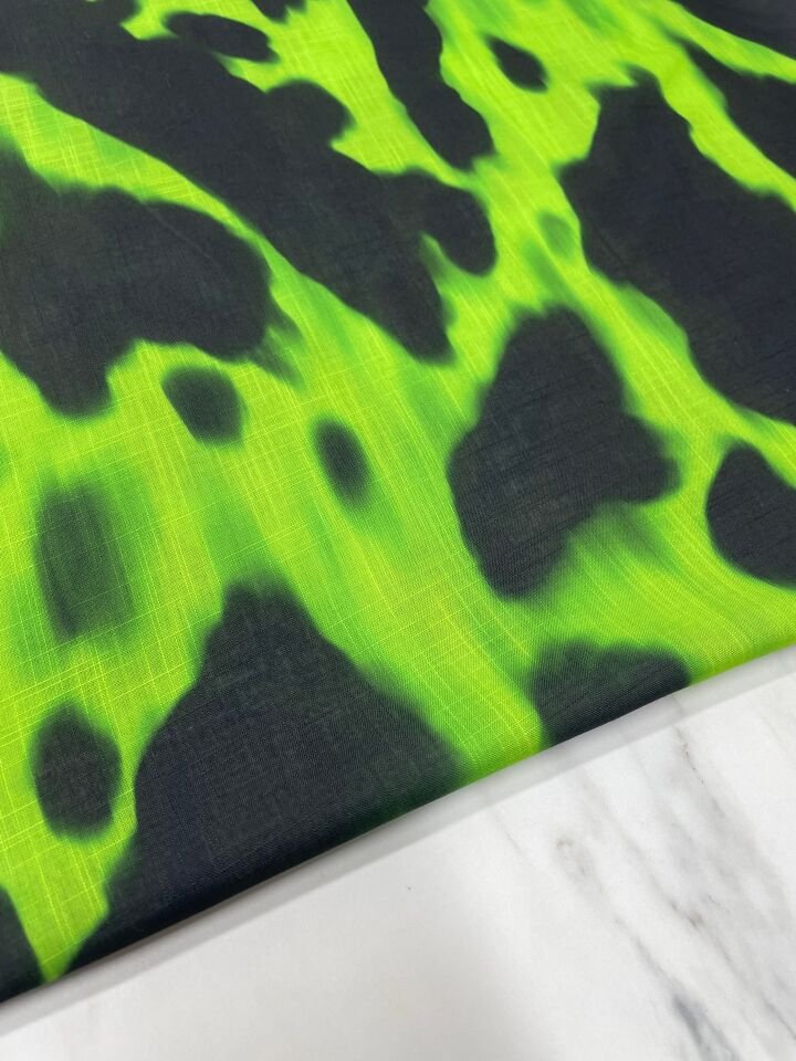 Yeşil Leo Desen Elbiselik Keten Kumaş