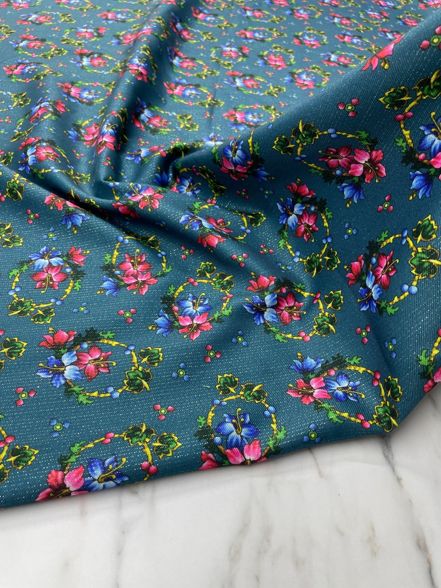 Altın Simli Türkmen Gülü Elbiselik Keten Kumaş