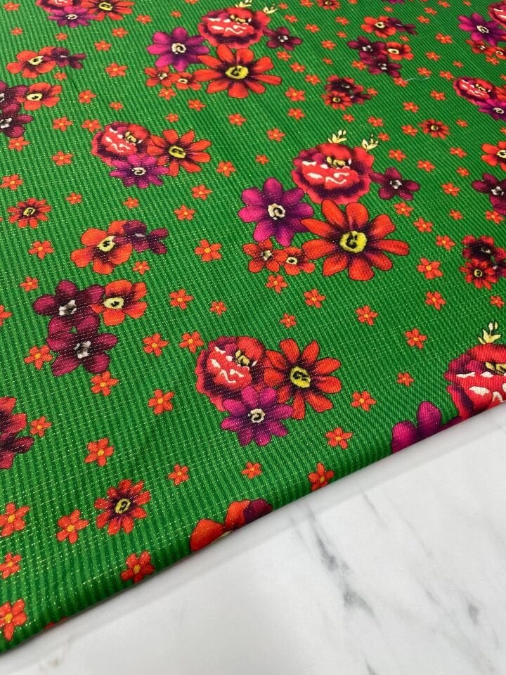 Altın Simli Yeşil Türkmen Desen Elbiselik Saten Kumaş