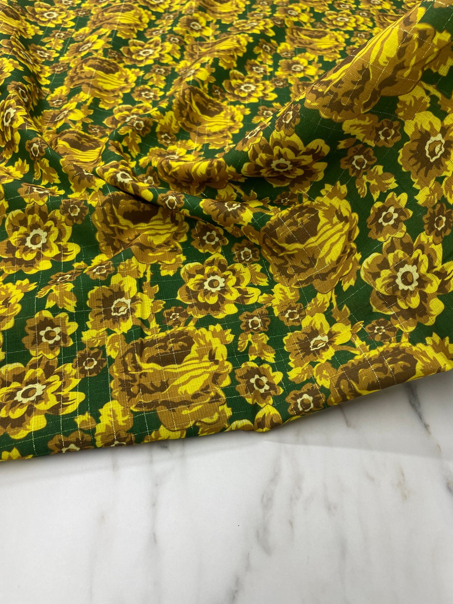 Altın Simli Viva Desen Elbiselik Keten Kumaş