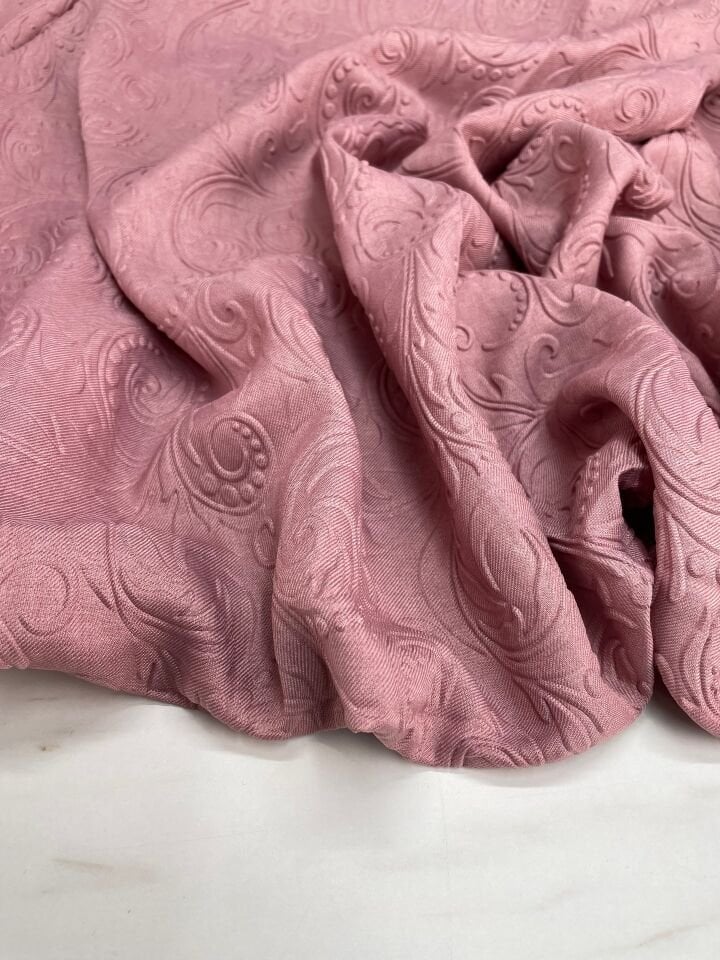 Pembe Kabartma Desenli Eteklik Ceketlik Elbiselik Keten Kumaş