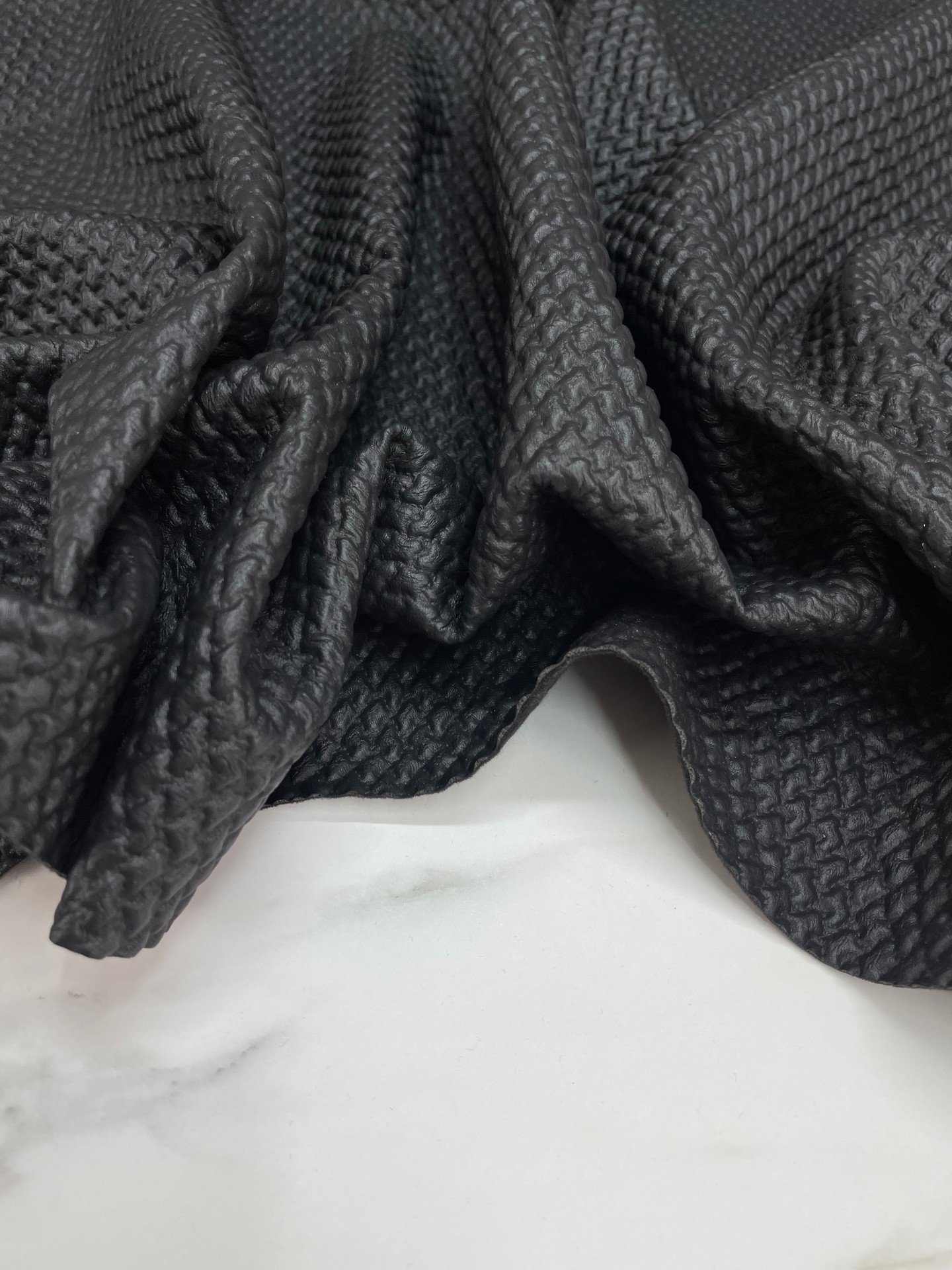 Siyah Deri Kapıtone Elbiselik Pantolonluk Ceketlik Kumaş