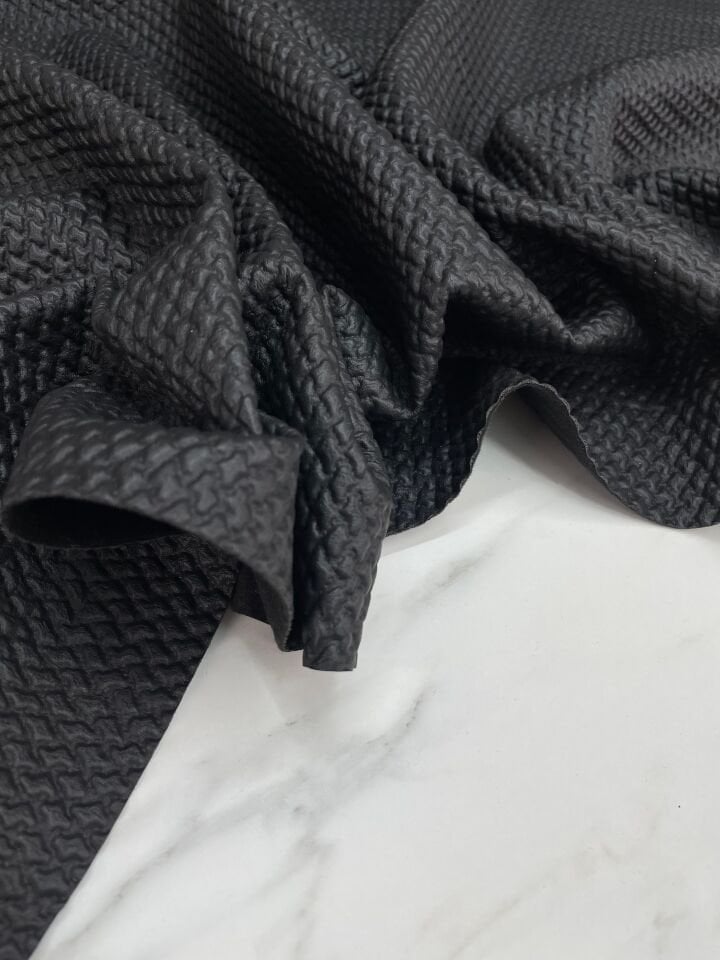 Siyah Deri Kapıtone Elbiselik Pantolonluk Ceketlik Kumaş