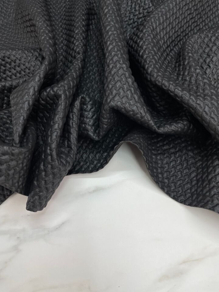 Siyah Deri Kapıtone Elbiselik Pantolonluk Ceketlik Kumaş