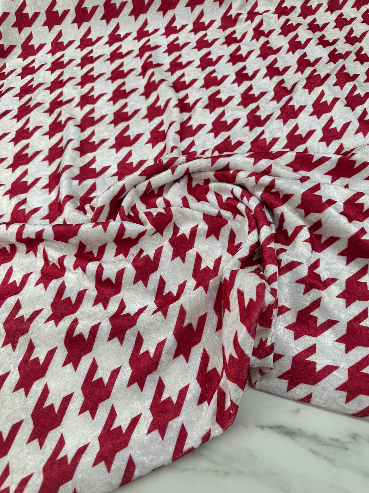 Kırmızı Kaz Ayagı Desen İnce Kadife