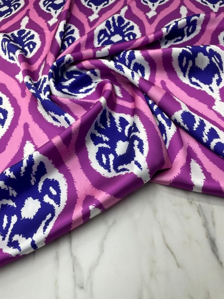 Pembe İkat Desen Elbiselik Gömleklik Tivil Saten Kumaş