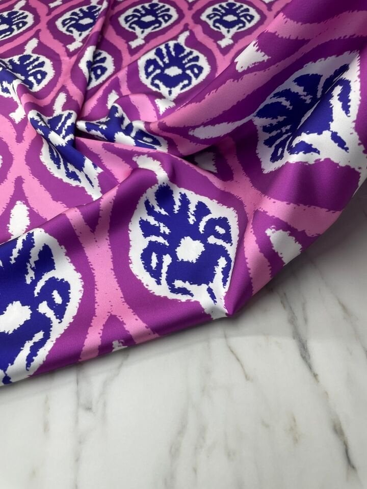 Pembe İkat Desen Elbiselik Gömleklik Tivil Saten Kumaş