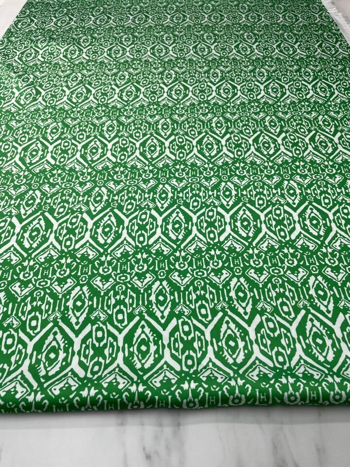 Yeşil Nakış Desen Elbiselik Gömleklik Tivil Saten Kumaş
