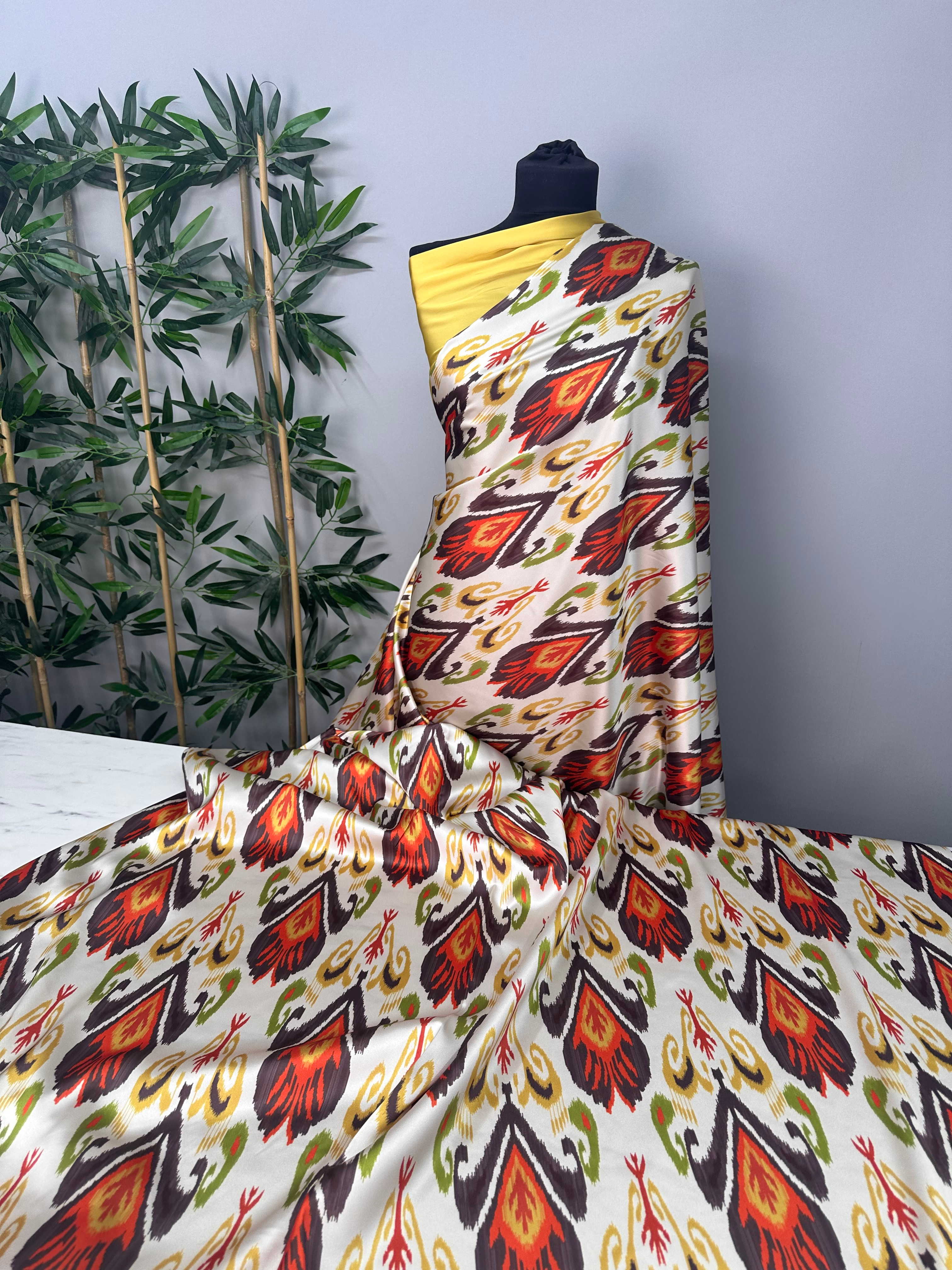 İkat Desen Elbiselik Gömleklik Tivil Saten Kumaş