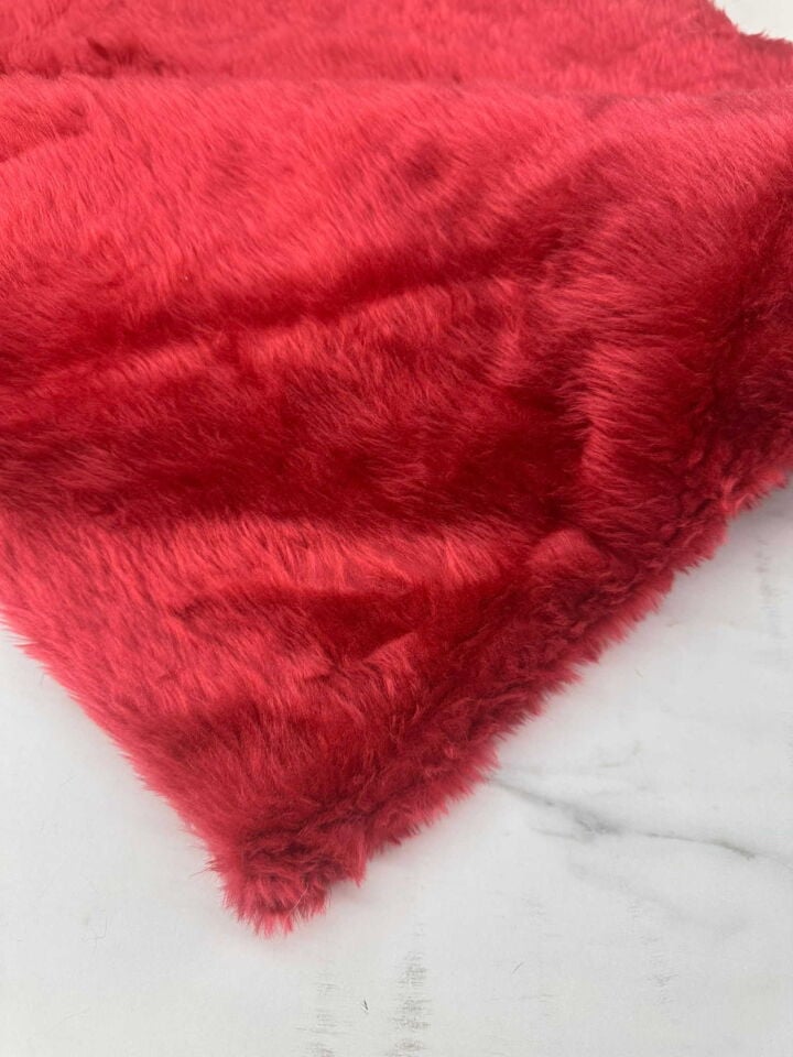 Kırmızı Kısa Kadife Tüy Peküş Yelek Swit