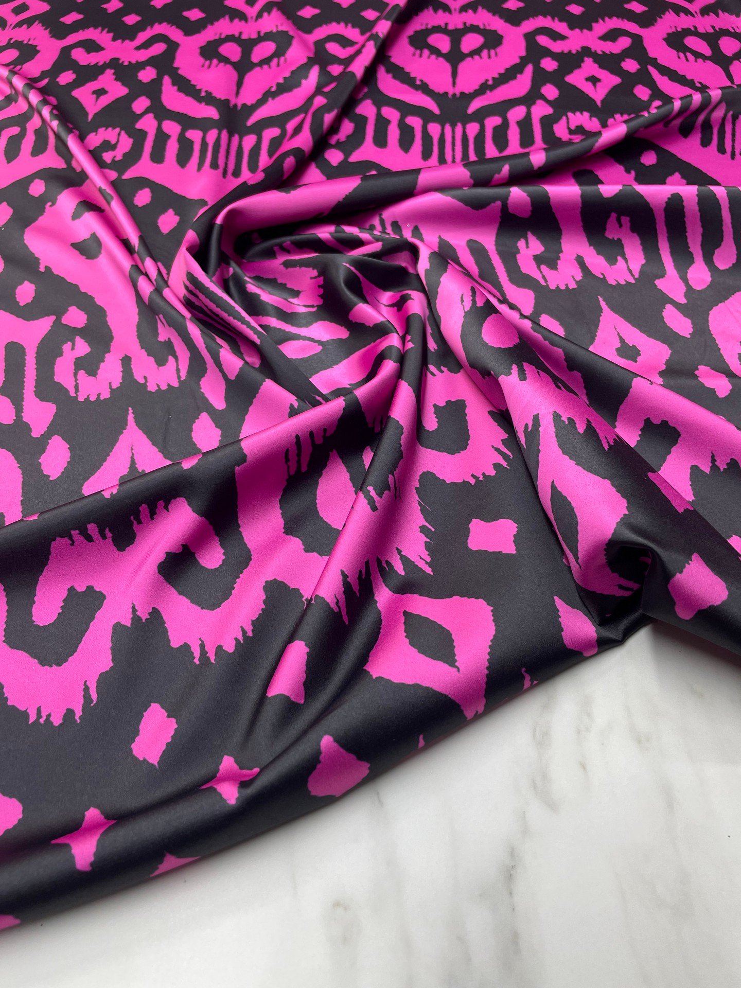 Fuşya İkat Desen Elbiselik Gömleklik Tivil Saten Kumaş