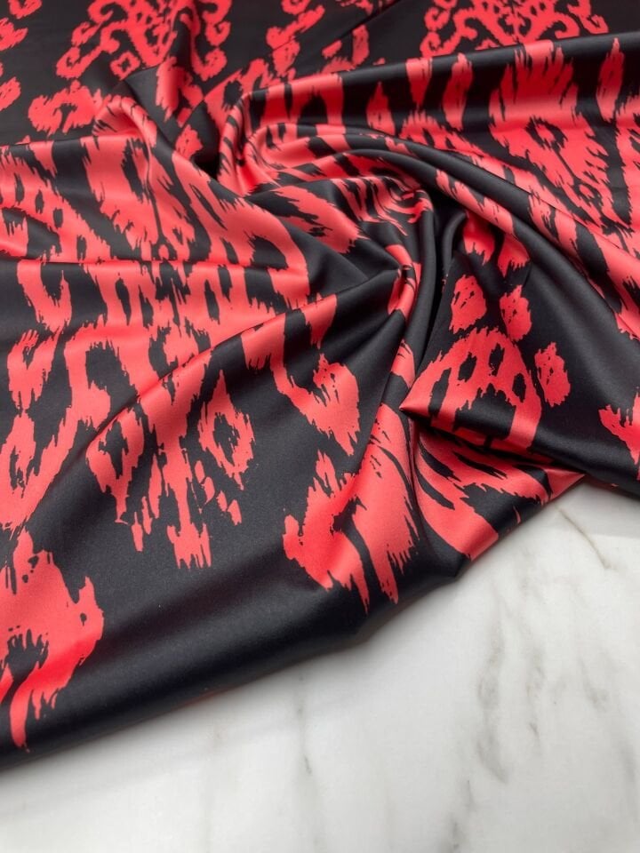 Kırmızı Desen Elbiselik Gömleklik Tivil Saten Kumaş