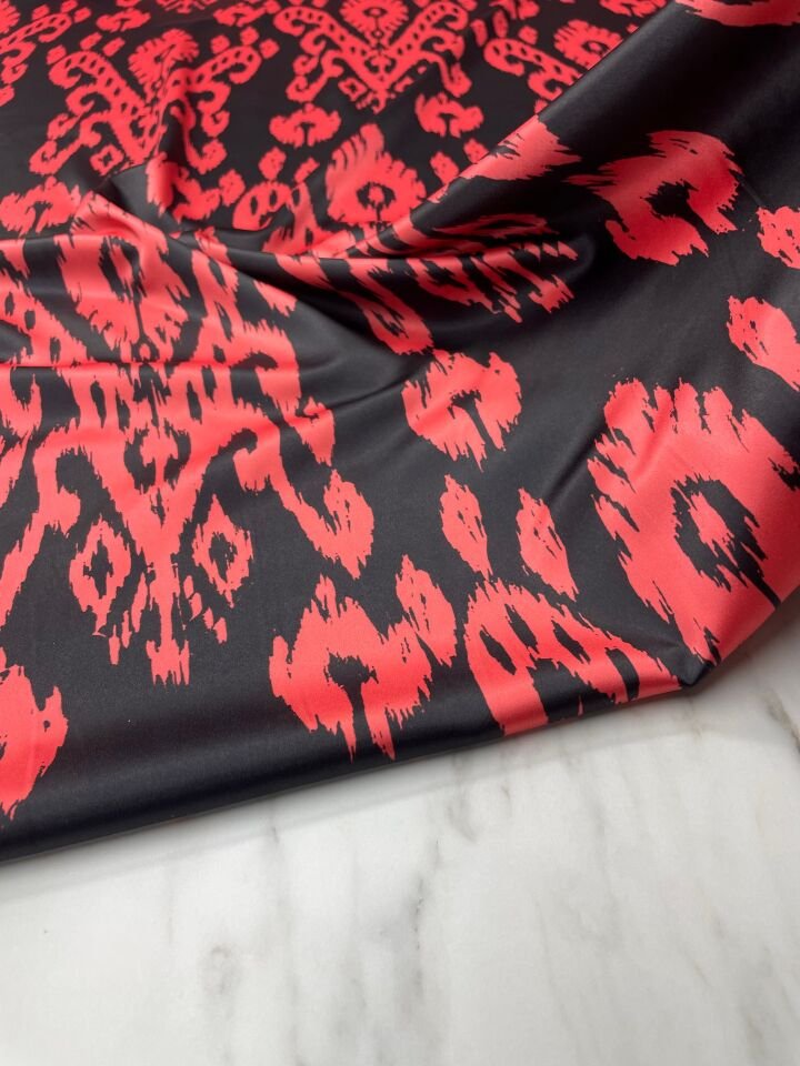 Kırmızı Desen Elbiselik Gömleklik Tivil Saten Kumaş