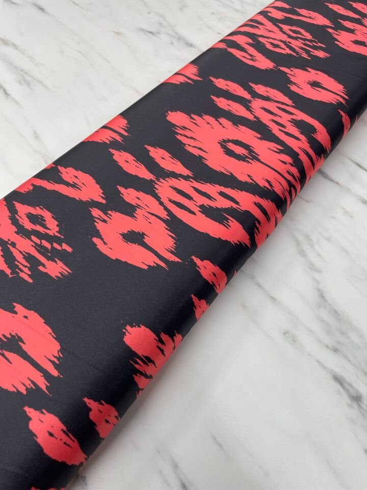 Kırmızı Desen Elbiselik Gömleklik Tivil Saten Kumaş