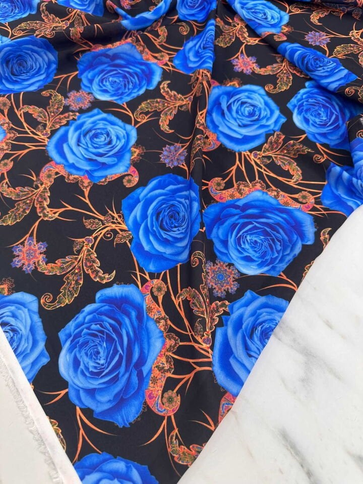 Mavi Gül Desen Dijital Baskı Krep Kumaş