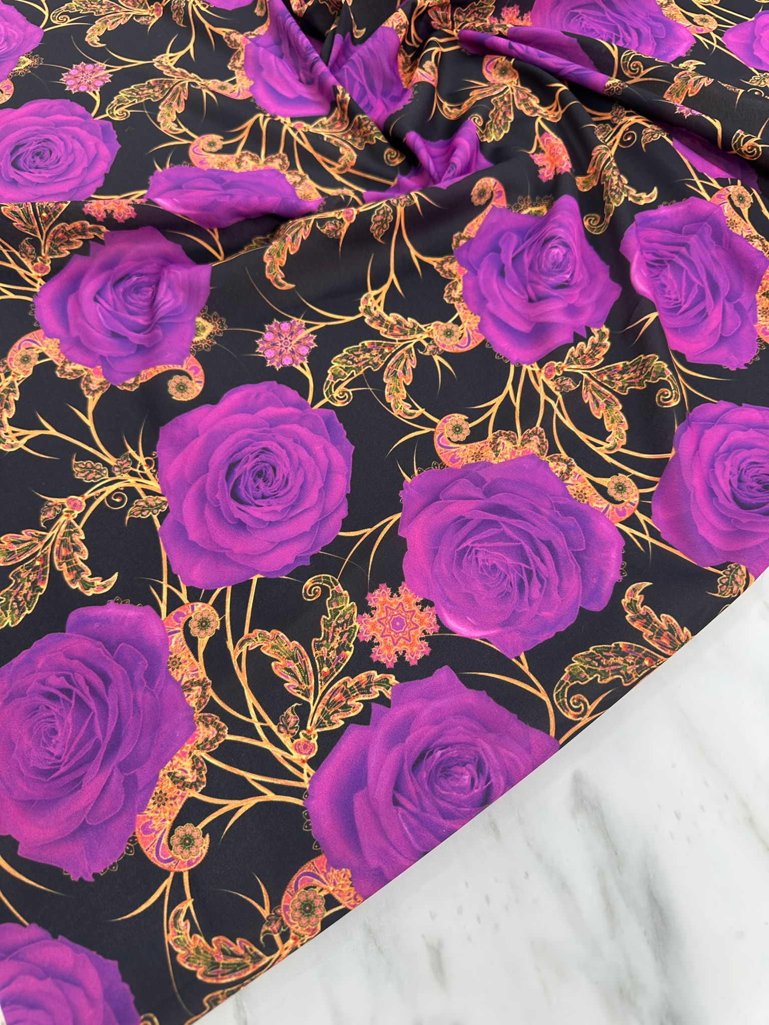 Mor Gül Desen Dijital Baskı Krep Kumaş