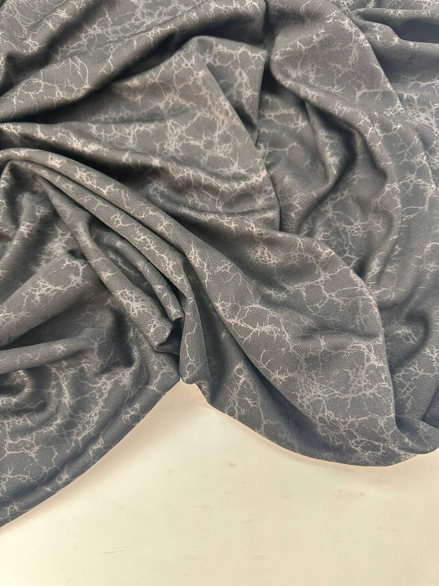 Kendin Desenli Siyah İndirimli Likralı Örme Kumaş