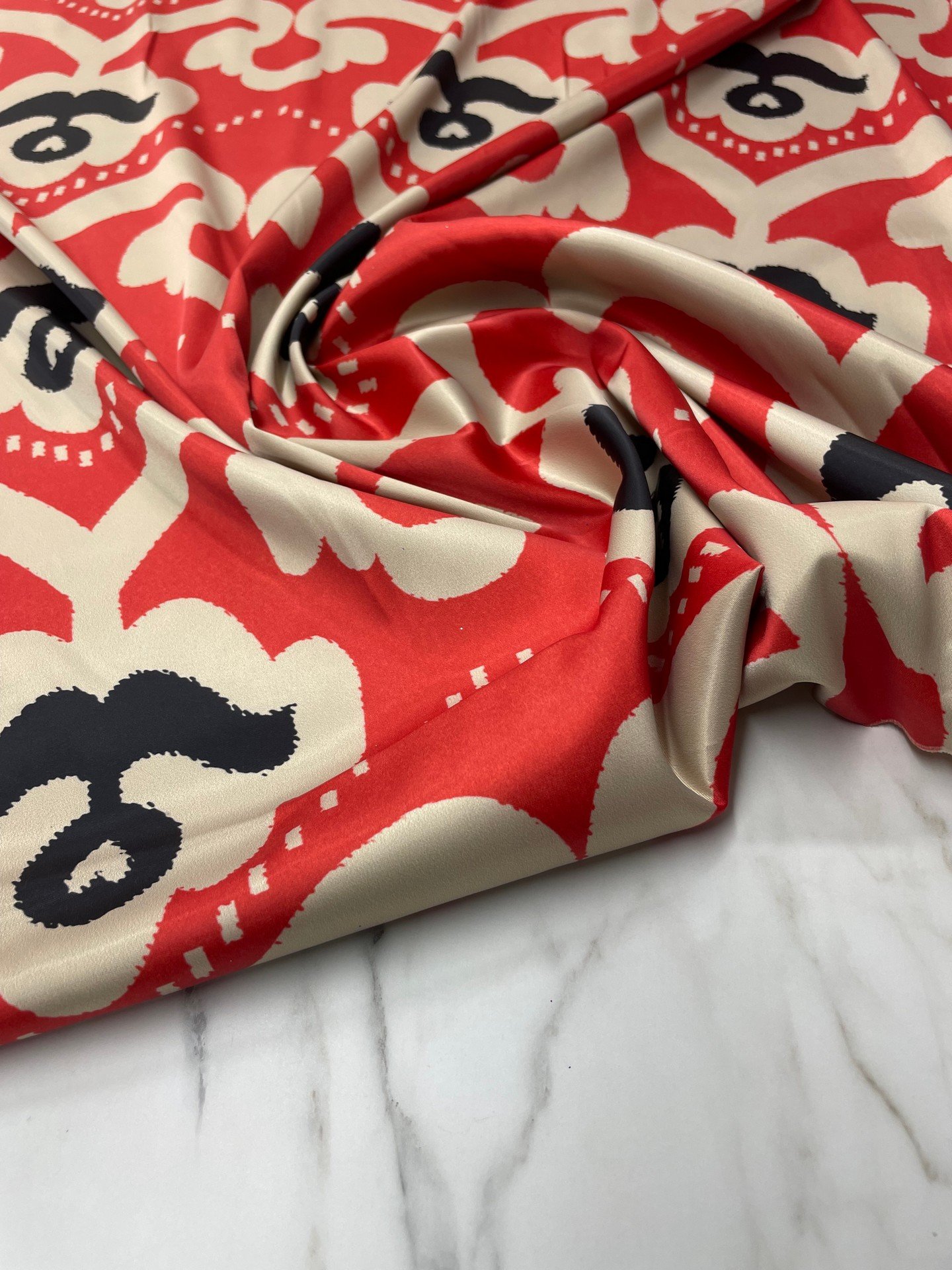 Kırmızı İkat Desen Elbiselik Gömleklik Tivil Saten Kumaş