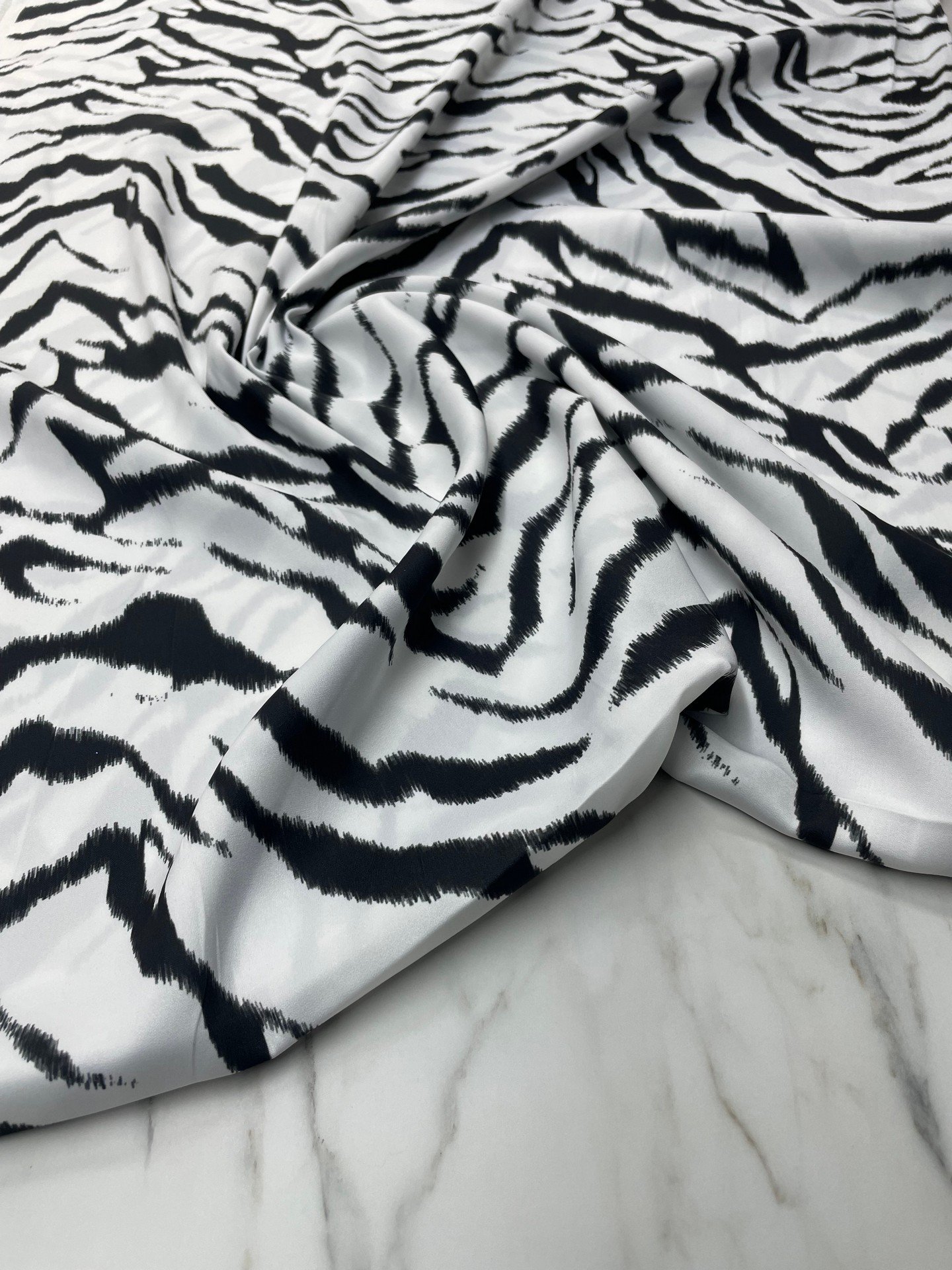 Zebra Desen Elbiselik Gömleklik Tivil Saten Kumaş