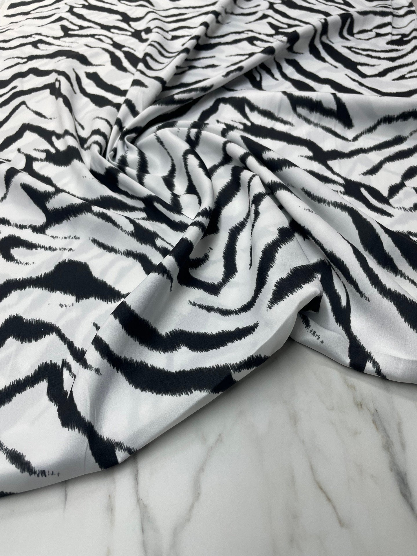 Zebra Desen Elbiselik Gömleklik Tivil Saten Kumaş