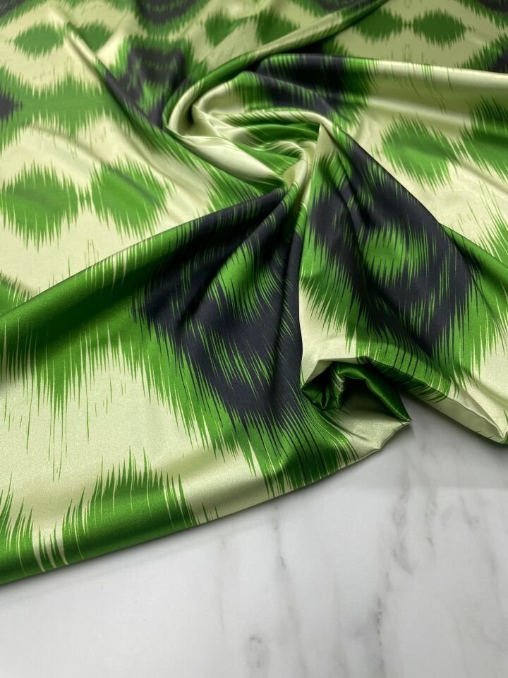 Yeşil İkat Desen Elbiselik Gömleklik Tivil Saten Kumaş