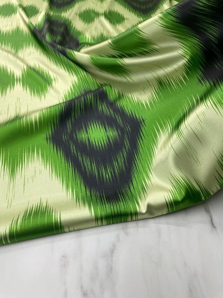 Yeşil İkat Desen Elbiselik Gömleklik Tivil Saten Kumaş