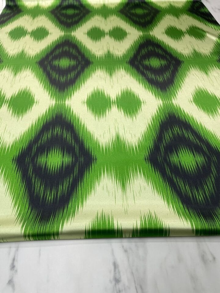 Yeşil İkat Desen Elbiselik Gömleklik Tivil Saten Kumaş