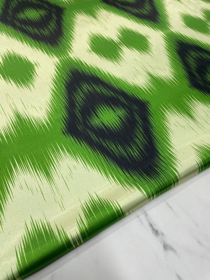 Yeşil İkat Desen Elbiselik Gömleklik Tivil Saten Kumaş