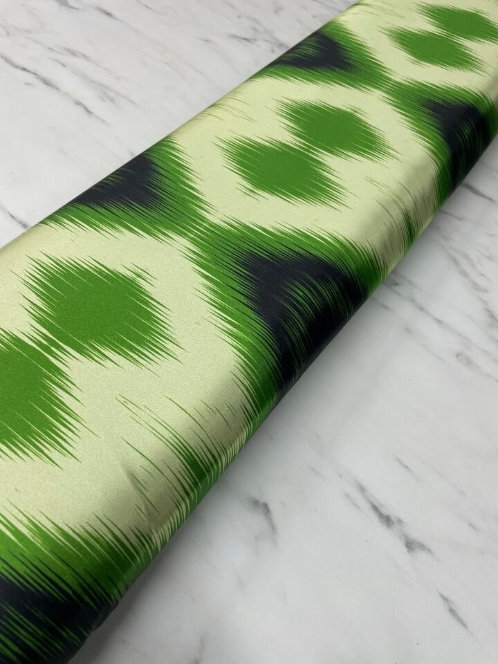 Yeşil İkat Desen Elbiselik Gömleklik Tivil Saten Kumaş