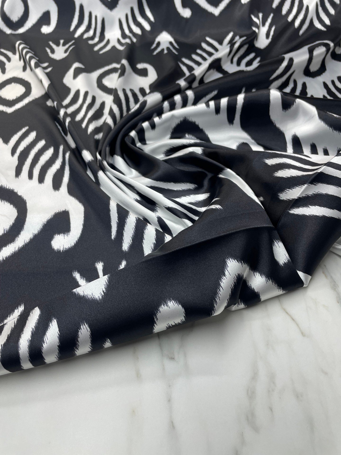Siyah Desen Elbiselik Gömleklik Tivil Saten Kumaş