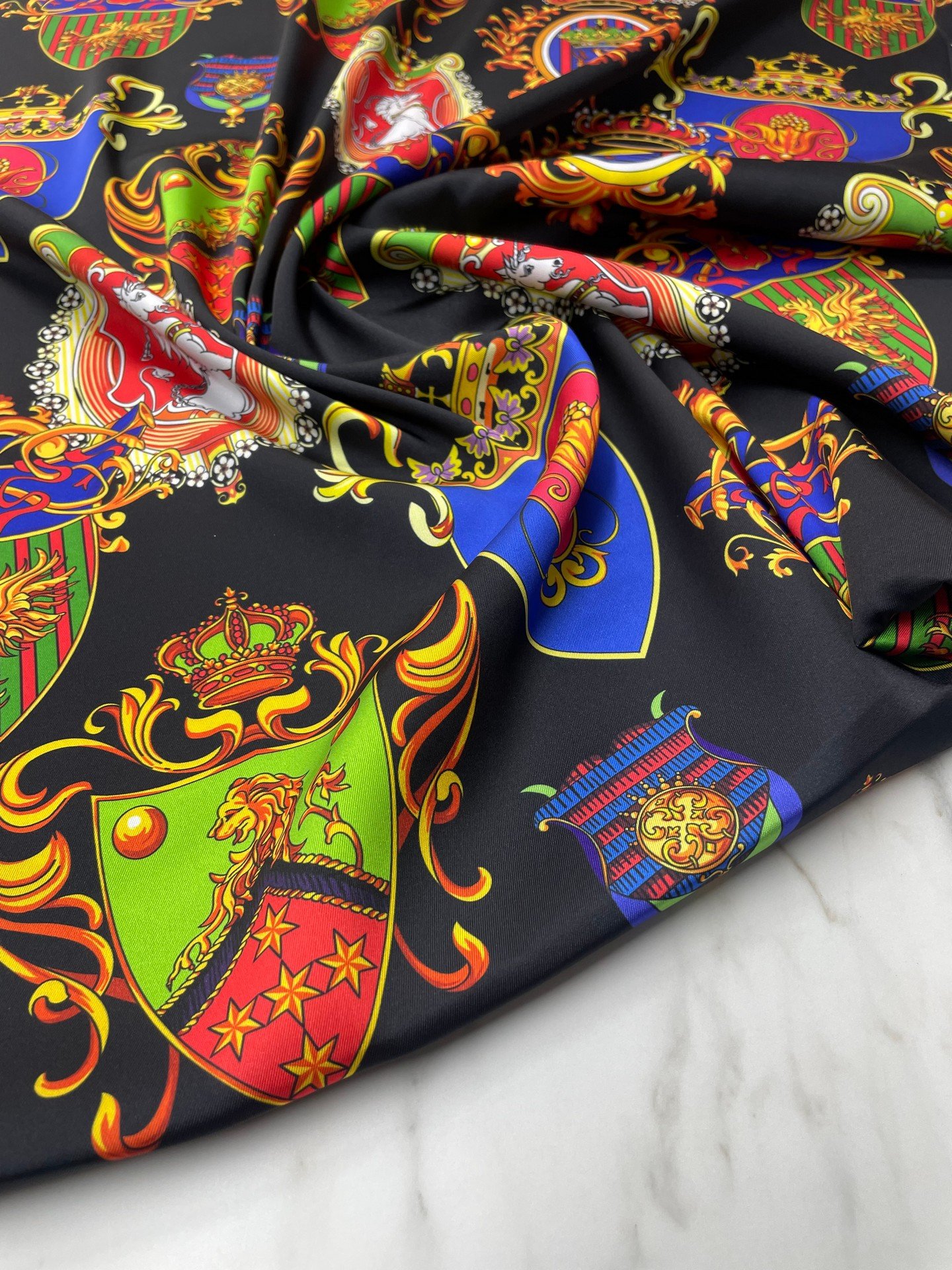 Kraliyet Desen Elbiselik Gömleklik Tivil Saten Kumaş