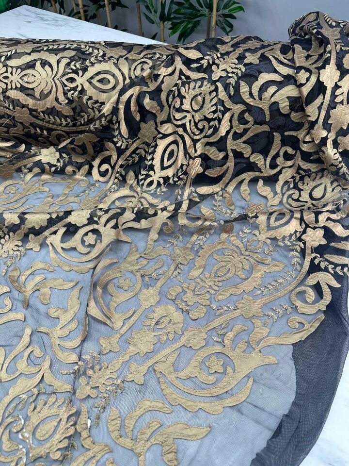 Çiçek Desen Tül Üstü Deri Kumaş