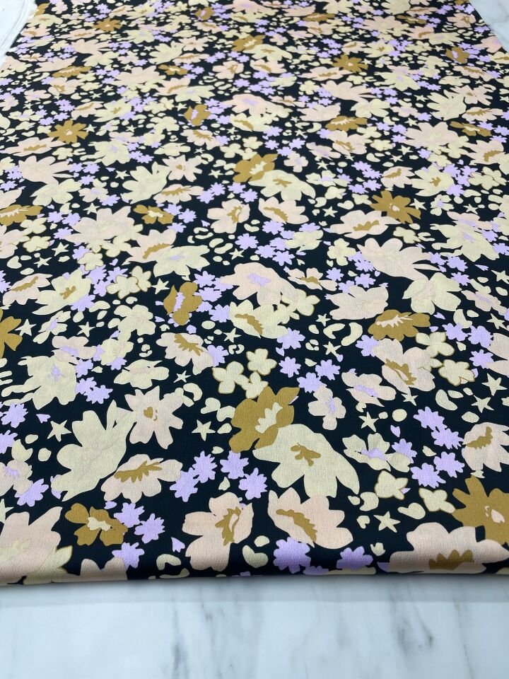 Çiçek Desen Elbiselik Gömleklik Tivil Saten Kumaş