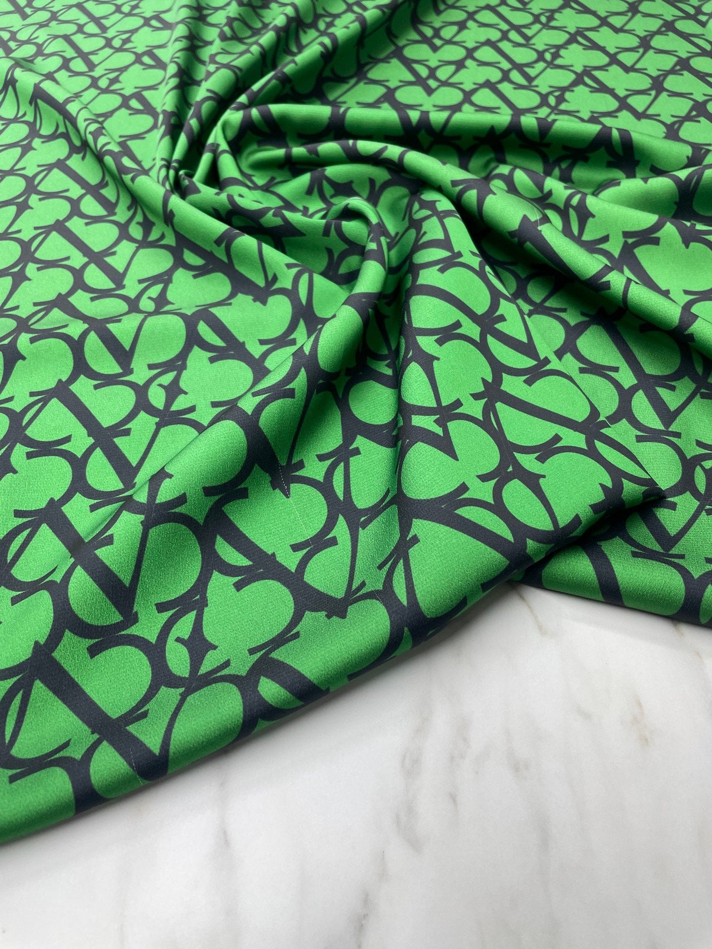 yeşil V Desen Elbiselik Gömleklik Tivil Saten Kumaş