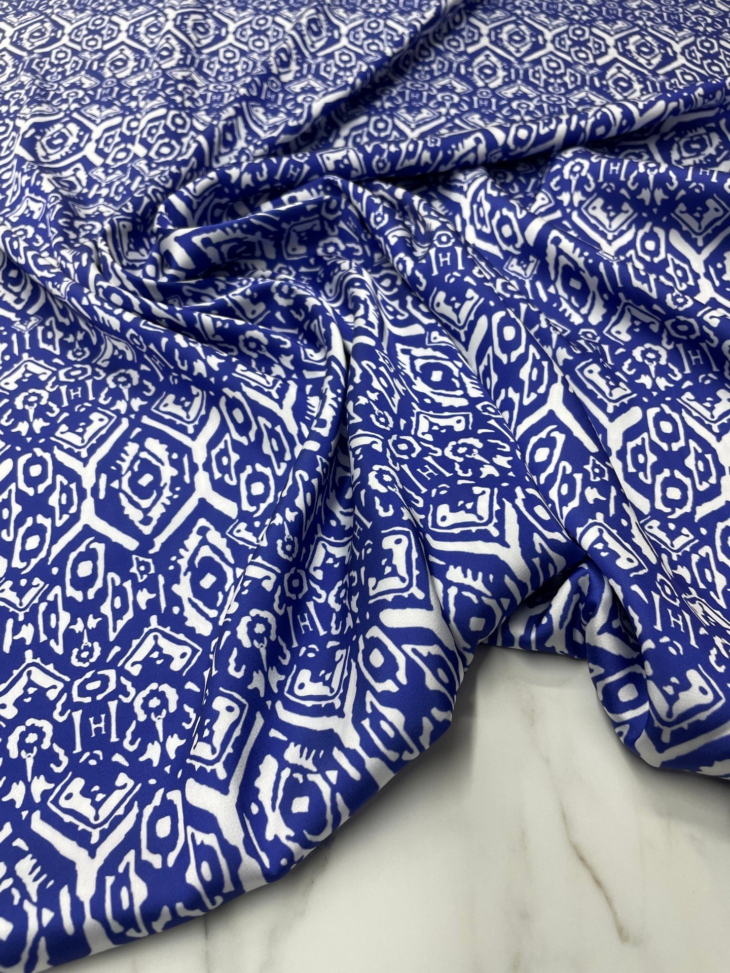 Mavi Nakış Desen Elbiselik Gömleklik Tivil Saten Kumaş