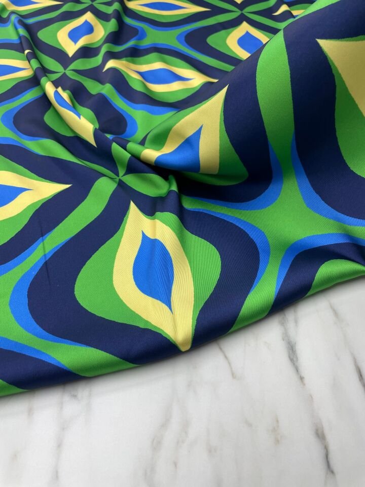 Yeşil Retro Desen Elbiselik Gömleklik Tivil Saten Kumaş