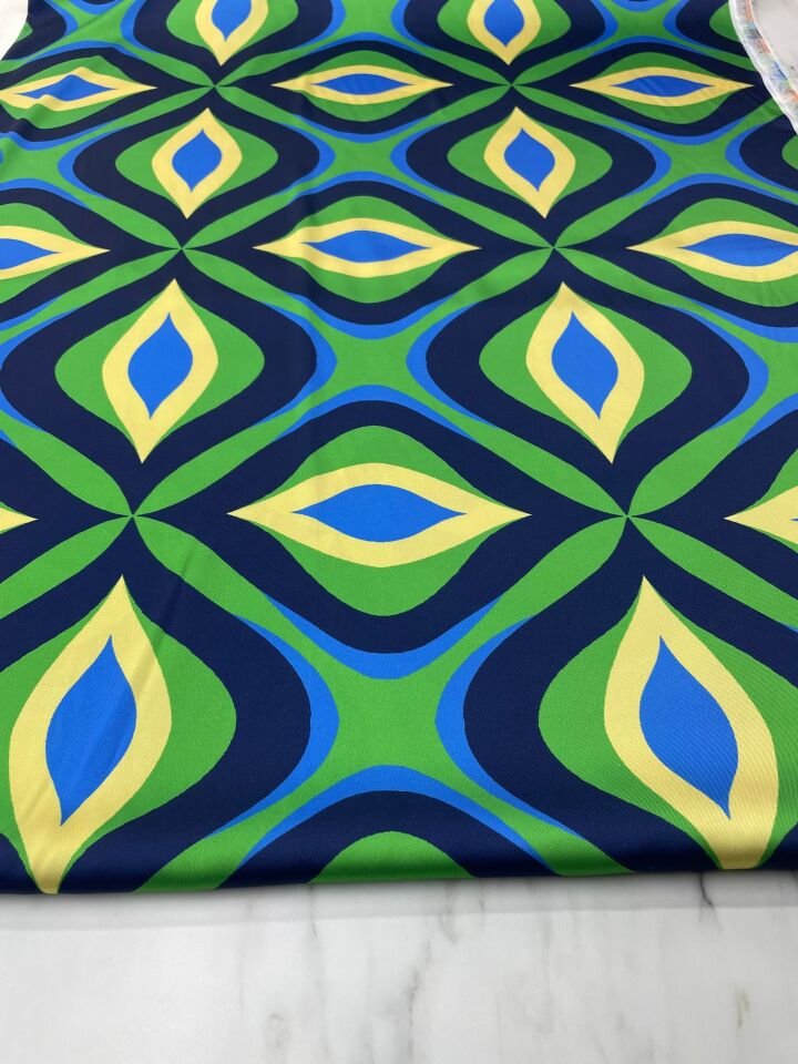 Yeşil Retro Desen Elbiselik Gömleklik Tivil Saten Kumaş
