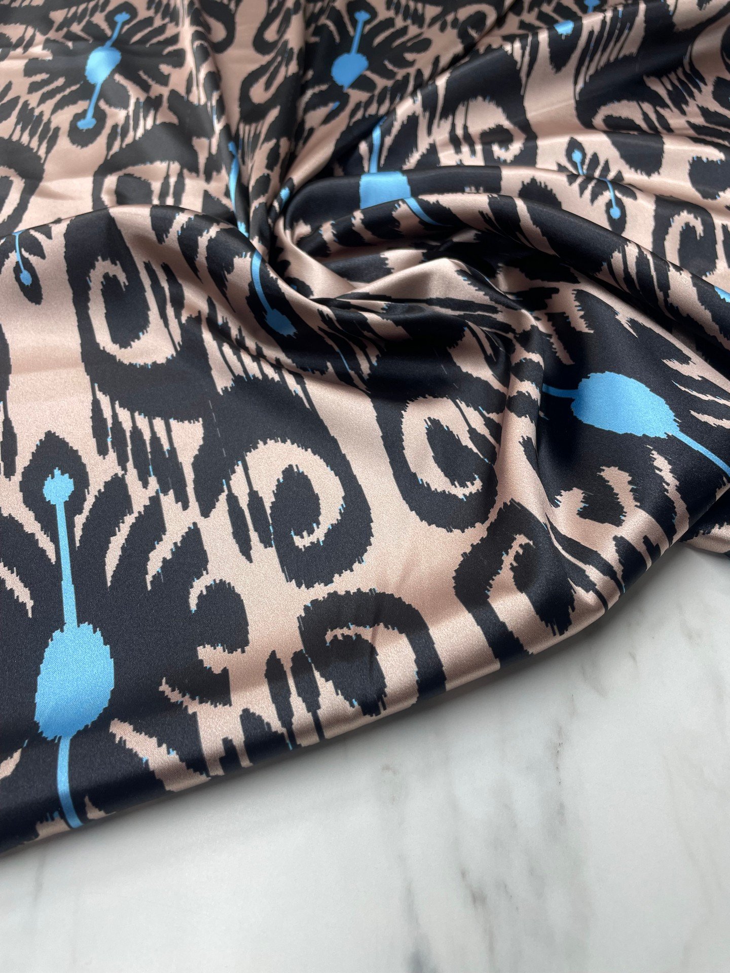 İkat Desen Elbiselik Gömleklik Tivil Saten Kumaş