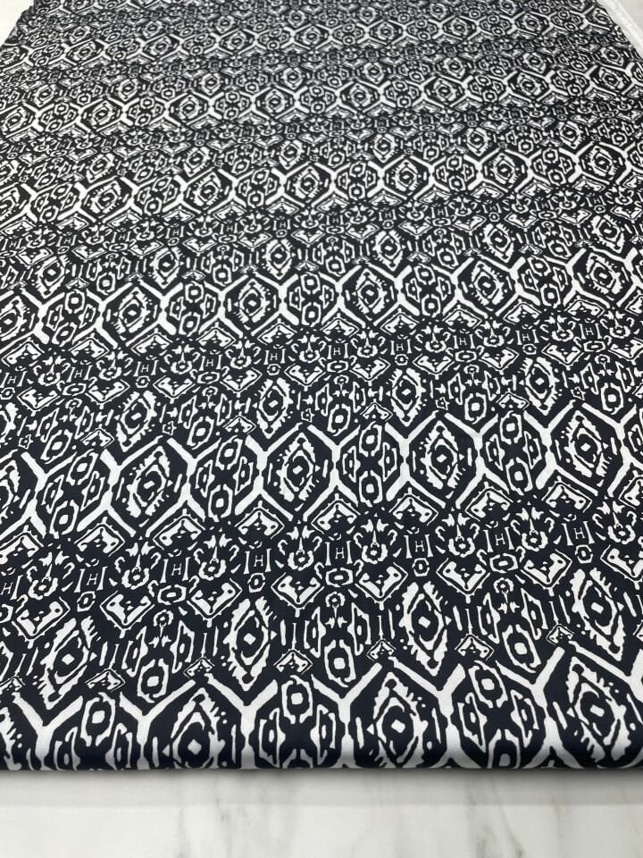 Siyah Nakış Desen Elbiselik Gömleklik Tivil Saten Kumaş