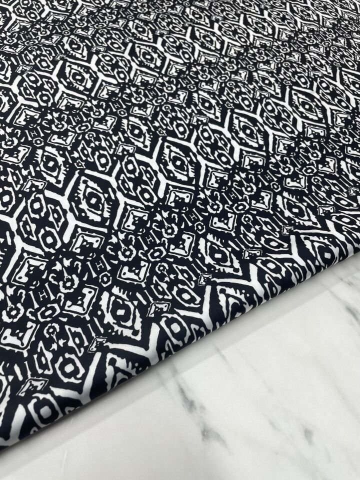 Siyah Nakış Desen Elbiselik Gömleklik Tivil Saten Kumaş