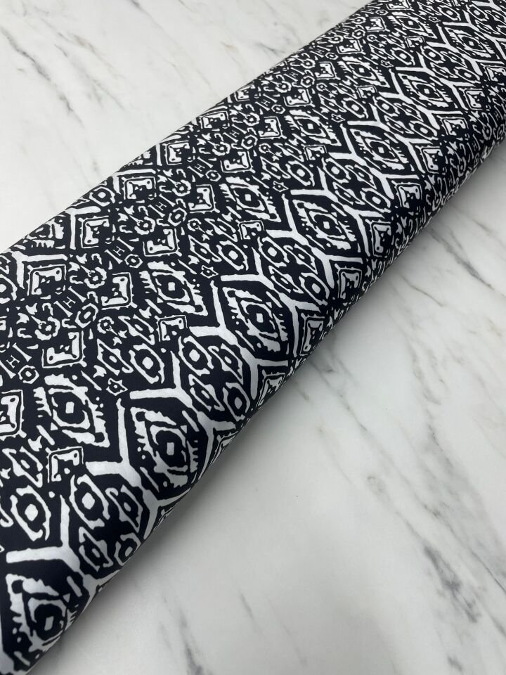 Siyah Nakış Desen Elbiselik Gömleklik Tivil Saten Kumaş