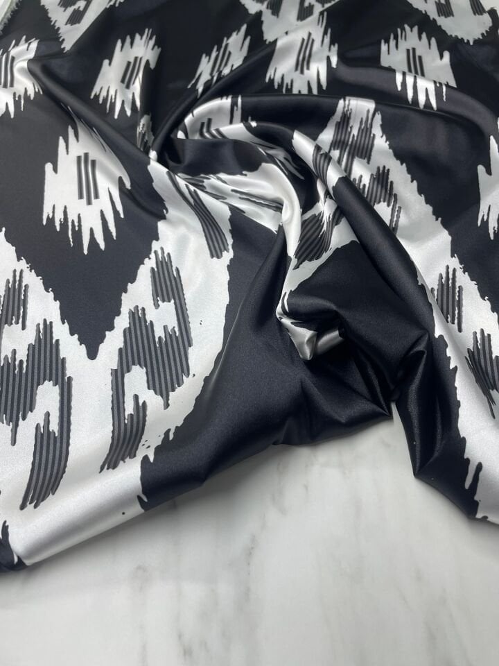 Siyah Urla Desen Elbiselik Gömleklik Tivil Saten Kumaş