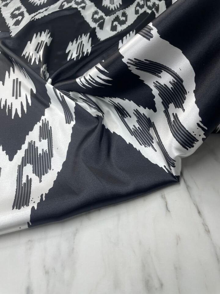 Siyah Urla Desen Elbiselik Gömleklik Tivil Saten Kumaş
